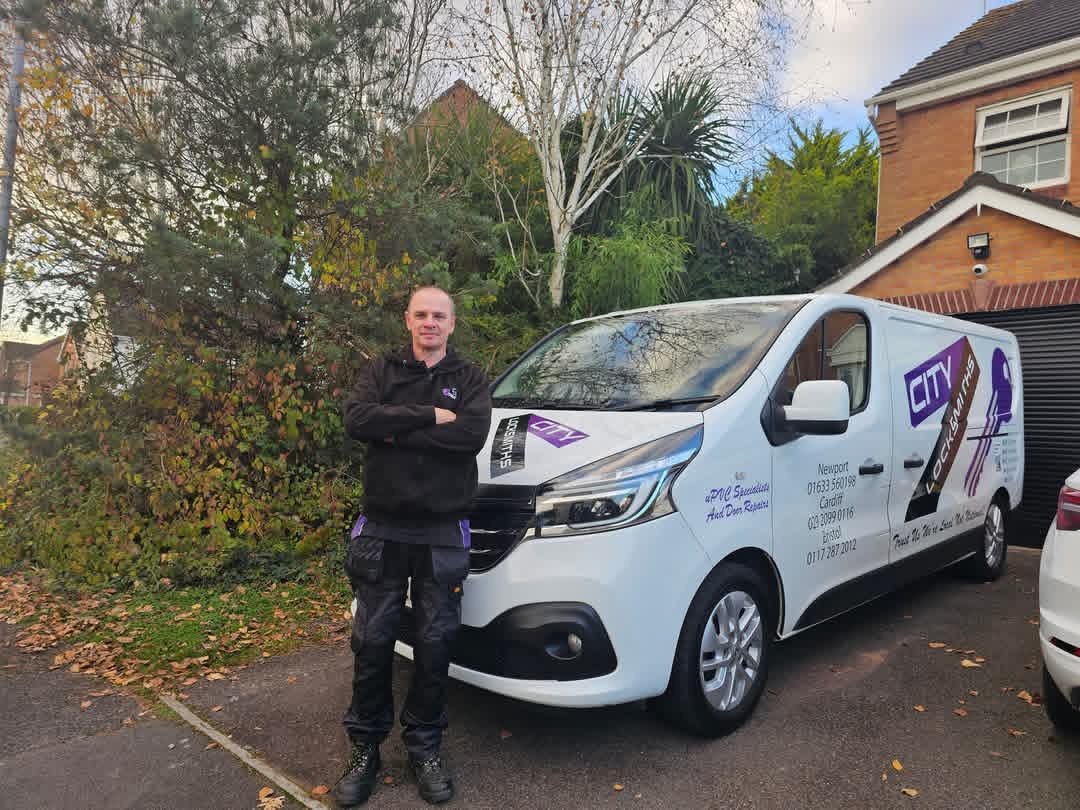 city-locksmith-with-van